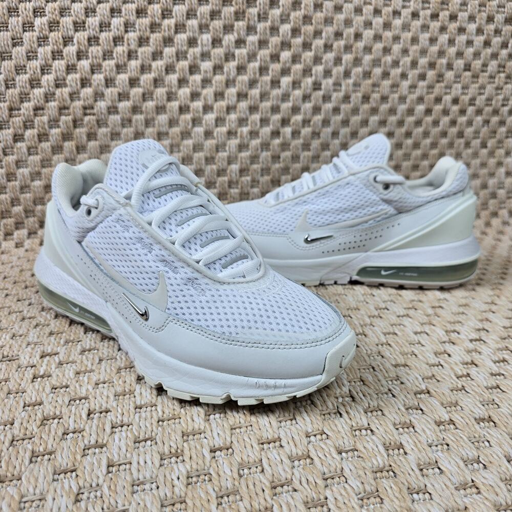 Nike Air Max Pulse White/Silver Women’s Sneakers Size 7.5 FD6409-101 Chunky Shoe